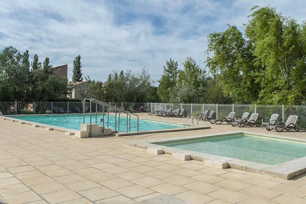 Appartamento La Provencale Saint-Saturnin-lès-Avignon Esterno foto